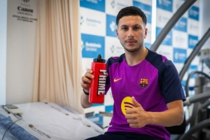 官宣在即！巴萨晒出19岁边锋巴德吉体检照片